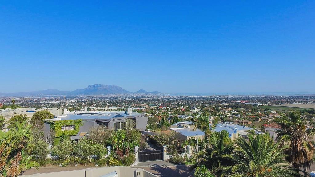 4 Bedroom Property for Sale in Plattekloof Western Cape